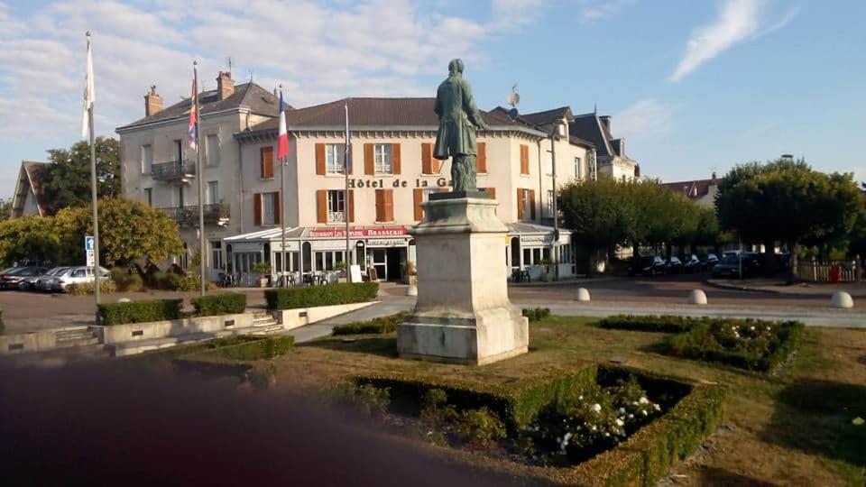 Hotel Restaurant Les Templiers Montbard Exteriör bild